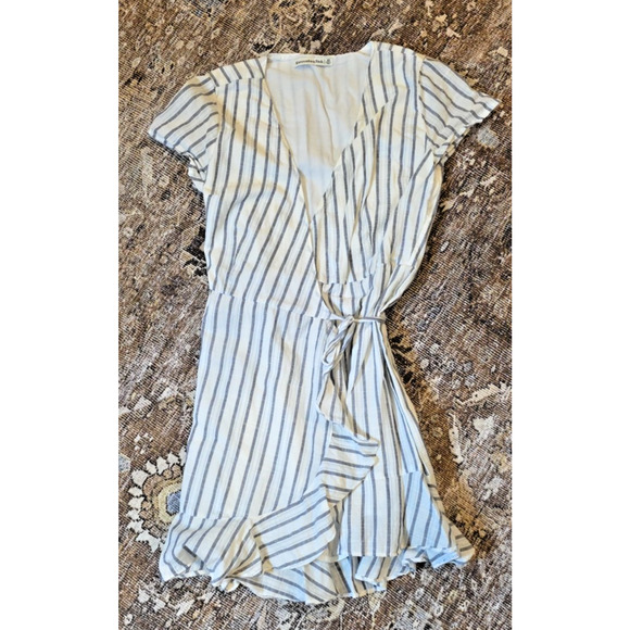Abercrombie & Fitch White/Blue Striped Short Sleeve Wrap Dress Women’s XS Lined - Picture 2 of 7
